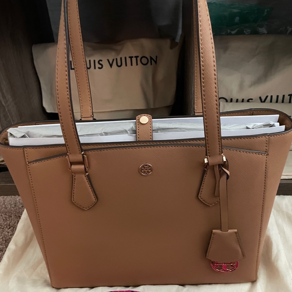 **SOLD** BNWT Tory Burch Robinson Tote